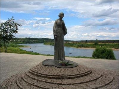 Памятник Марине Цветаевой. фото
